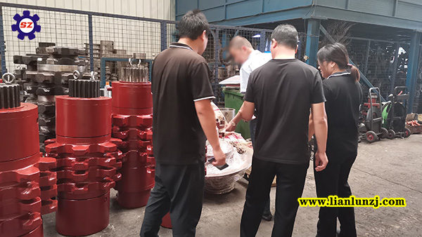 貴陽(yáng)彭總開展刮板機(jī)配件業(yè)務(wù)，來我廠考察參觀！