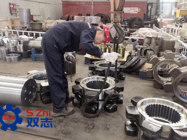致敬每一位一線工人，堅守崗位，兢兢業(yè)業(yè)。_河南雙志